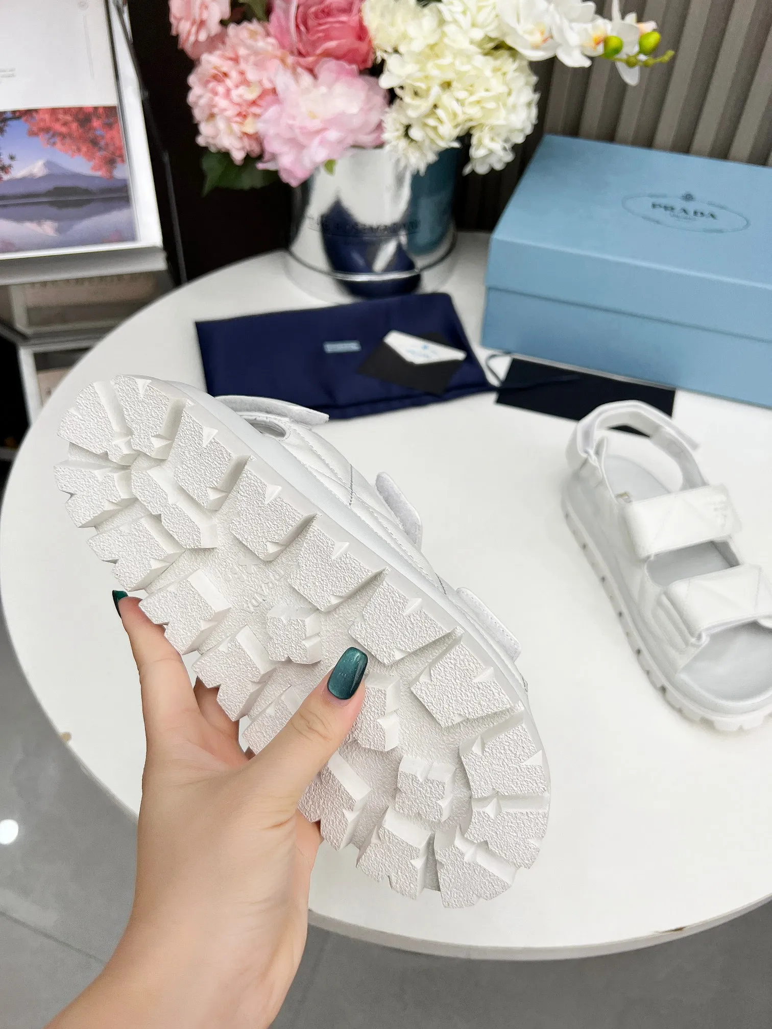 P480👟👟 PRADA Prada spring and summer catwalk new sandal series classic thick-soled sandals made of mixed sheepskin surface lambskin lining original hardware 1:1 development soft and delicate foot feel extremely comfortable versatile style original foam outsole 💝💝💝 easy to control 5 colors available (35-41)